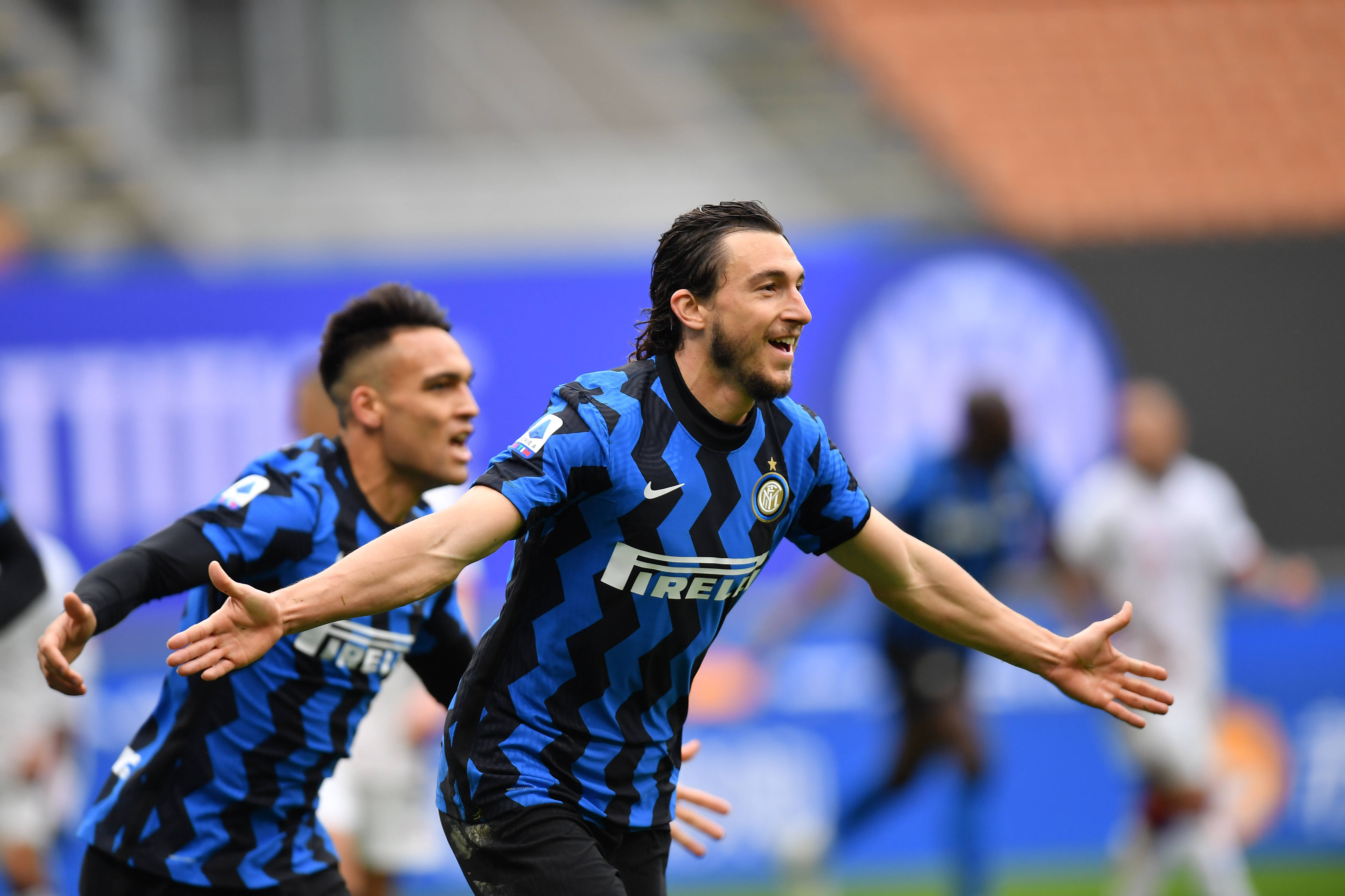 巴西2-0塞内加尔，埃斯特旺、卡塞米罗破门，库尼亚两度中框（巴西2-0胜塞内加尔：埃斯特旺、卡塞米罗建功，库尼亚两次中柱）