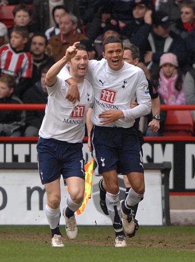 杰伦·约翰逊成为08年詹姆斯以来连续两场砍三双最年轻的前锋（自2008年詹姆斯以来，杰伦-约翰逊成为连续两场拿下三双的最年轻前锋）