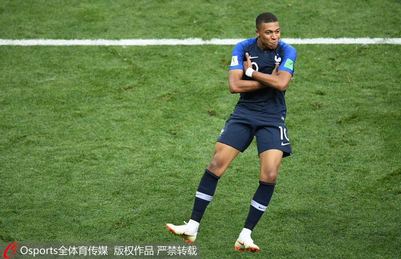 足球国足U23小将爆射破门，引网友赞叹（国足U23小将重炮破门，网友纷纷点赞）