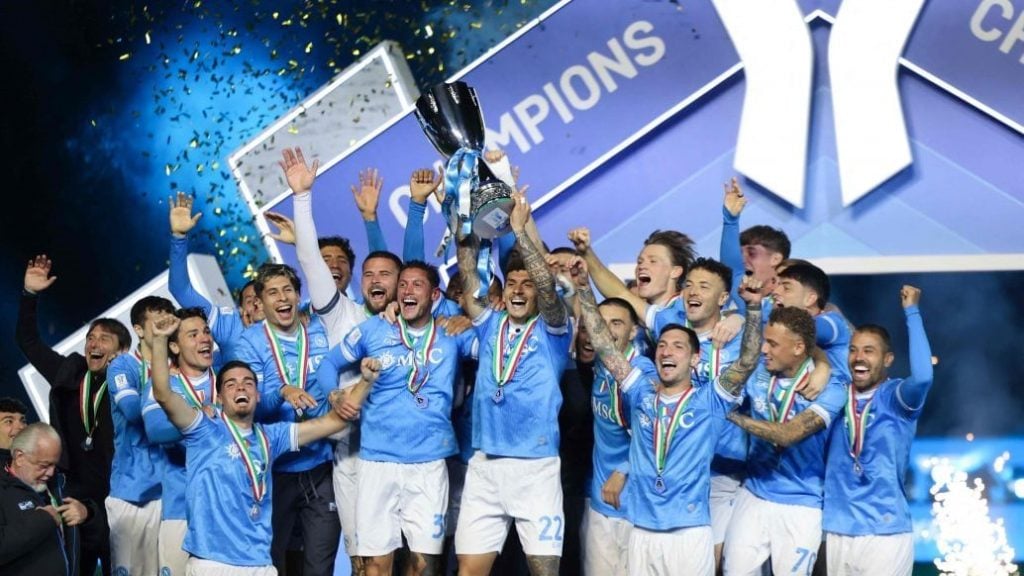 DO：巴萨、曼城、巴黎都有意阿克利乌什，他更可能明夏转会（DO：巴萨、曼城、巴黎均有意阿克利乌什，明夏转会可能性更大）