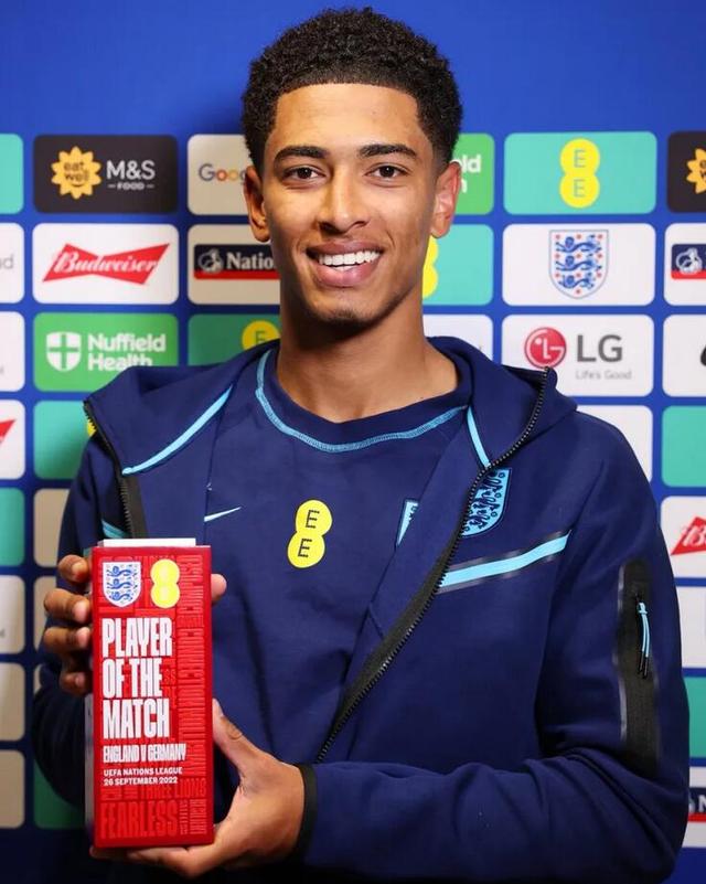 埃基蒂克成为西塞后首位为利物浦单场联赛打入2球的法国球员（埃基蒂克成西塞后首位在单场联赛为利物浦梅开二度的法国球员）