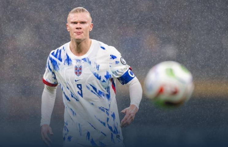 五星吐槽中足联颁奖会：简陋敷衍，还不如有些公司的年会现场（中足联颁奖礼遭五颗星差评：寒酸敷衍，比不过不少公司的年会）