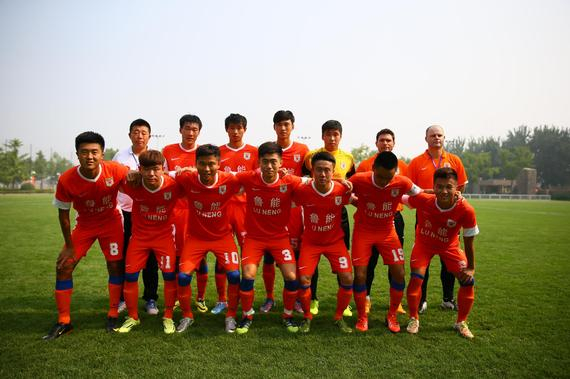 这些明星，两边死对头的球衣都有……（这些明星，把宿敌双方的球衣都集齐了）