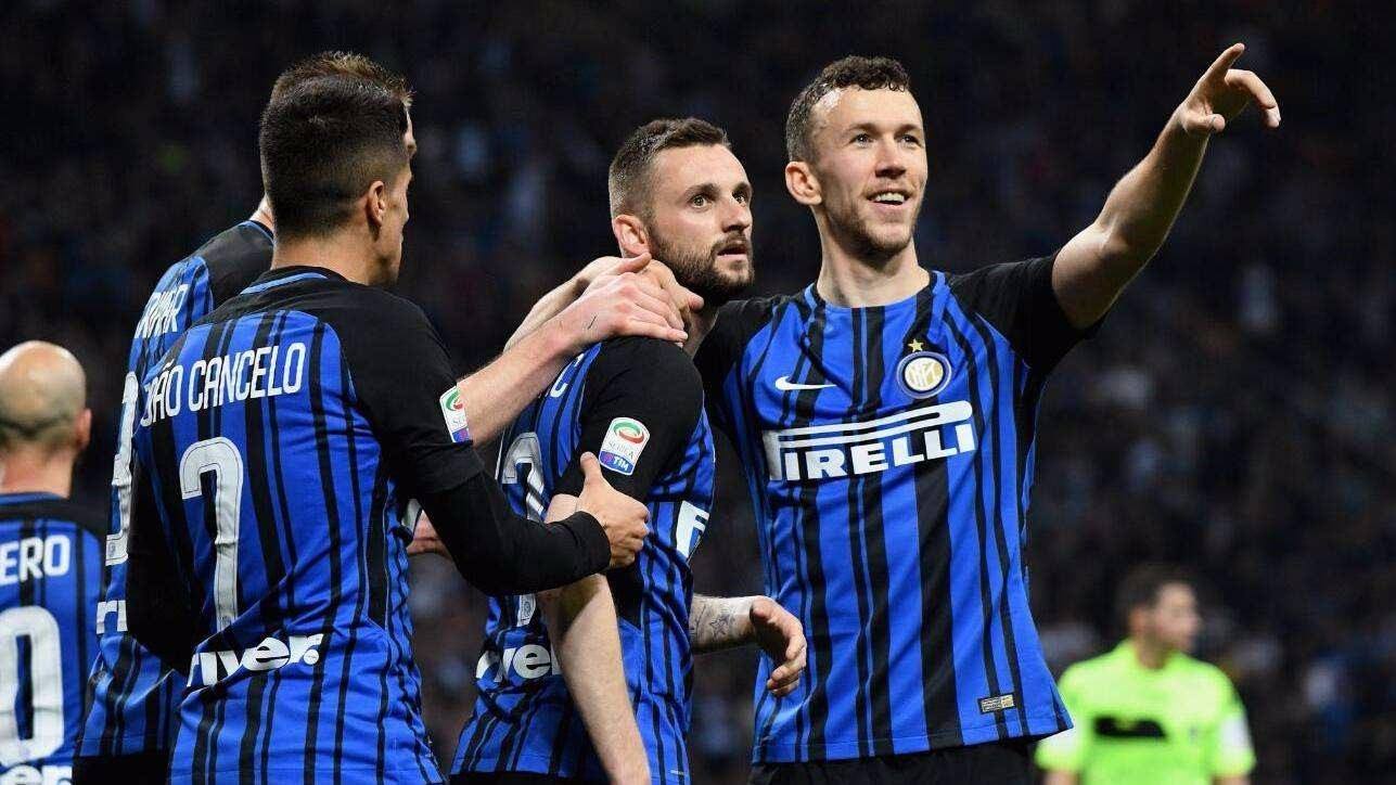 尼斯vs罗马欧联比赛期间法国警方拘捕102名球迷，并缴获很多武器（法国警方在欧联尼斯对罗马比赛期间拘捕102名球迷并缴获大量武器）